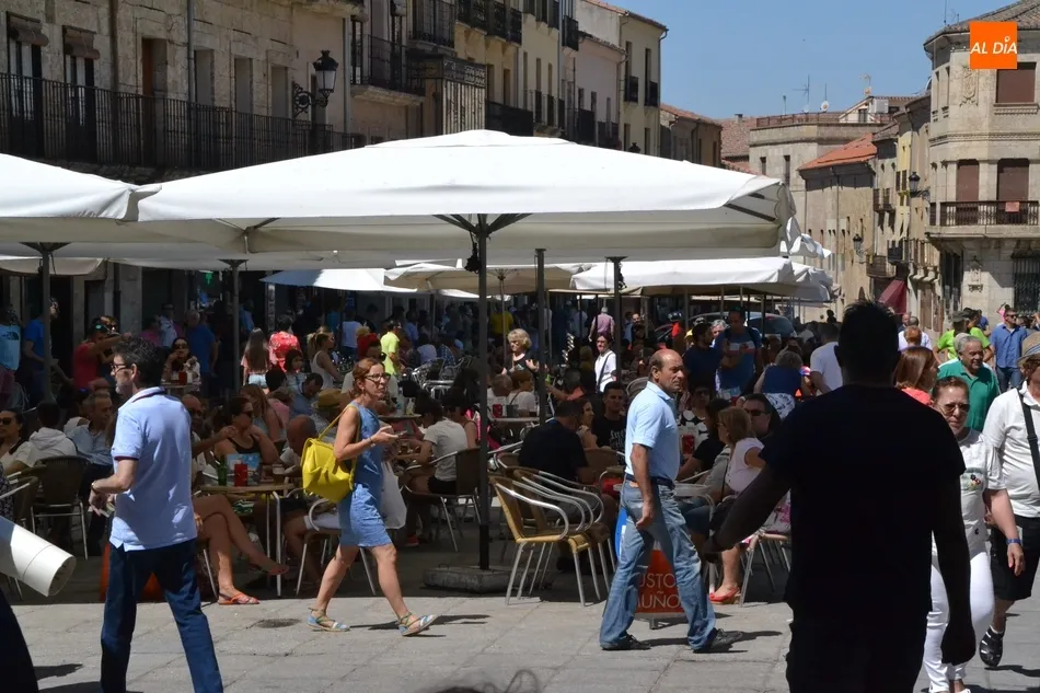 Foto 5 - Gran sobresalto en la Plaza Mayor al echar a arder una sart&eacute;n en la cocina de una vivienda  