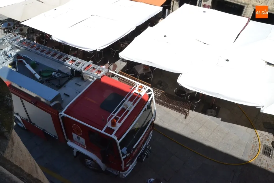 Foto 3 - Gran sobresalto en la Plaza Mayor al echar a arder una sart&eacute;n en la cocina de una vivienda  
