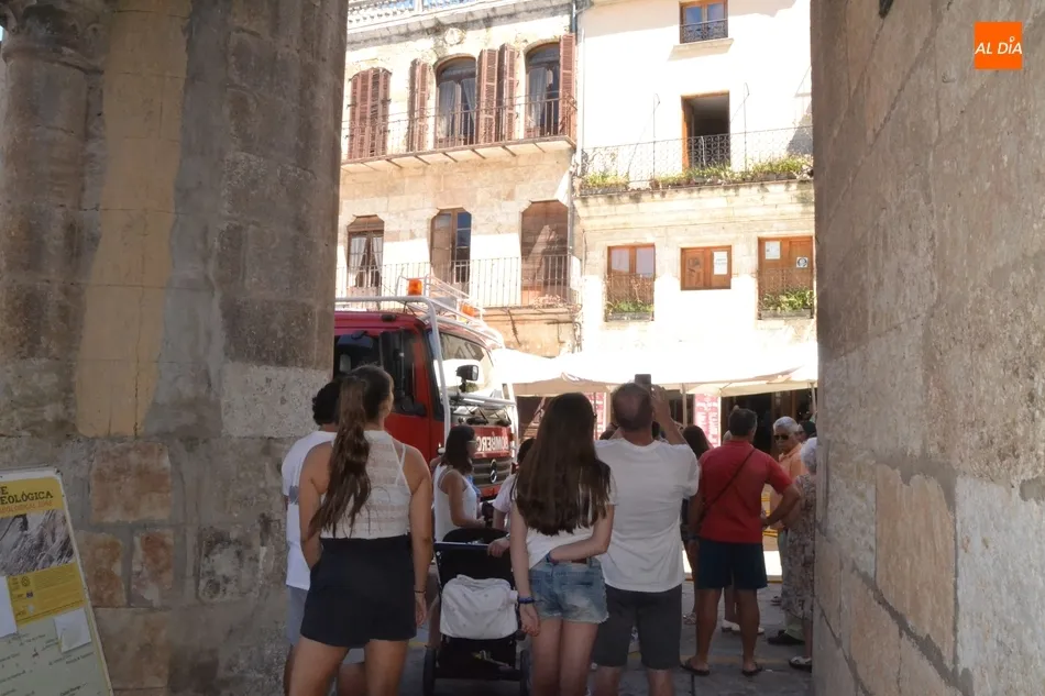 Foto 4 - Gran sobresalto en la Plaza Mayor al echar a arder una sart&eacute;n en la cocina de una vivienda  