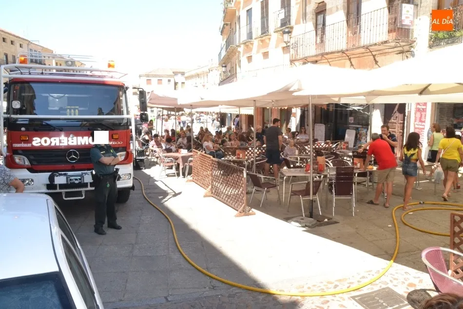 Foto 4 - Gran sobresalto en la Plaza Mayor tras echarse a arder una sart&eacute;n en la cocina de una vivienda  