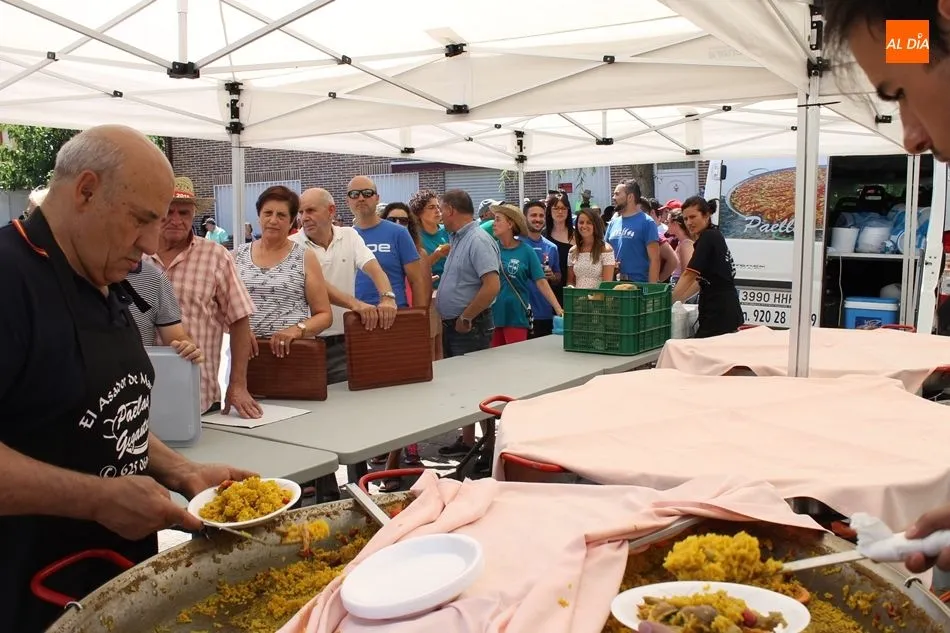 Foto 7 - Buen yantar por San Lorenzo con una rica paella de 600 raciones en Roll&aacute;n