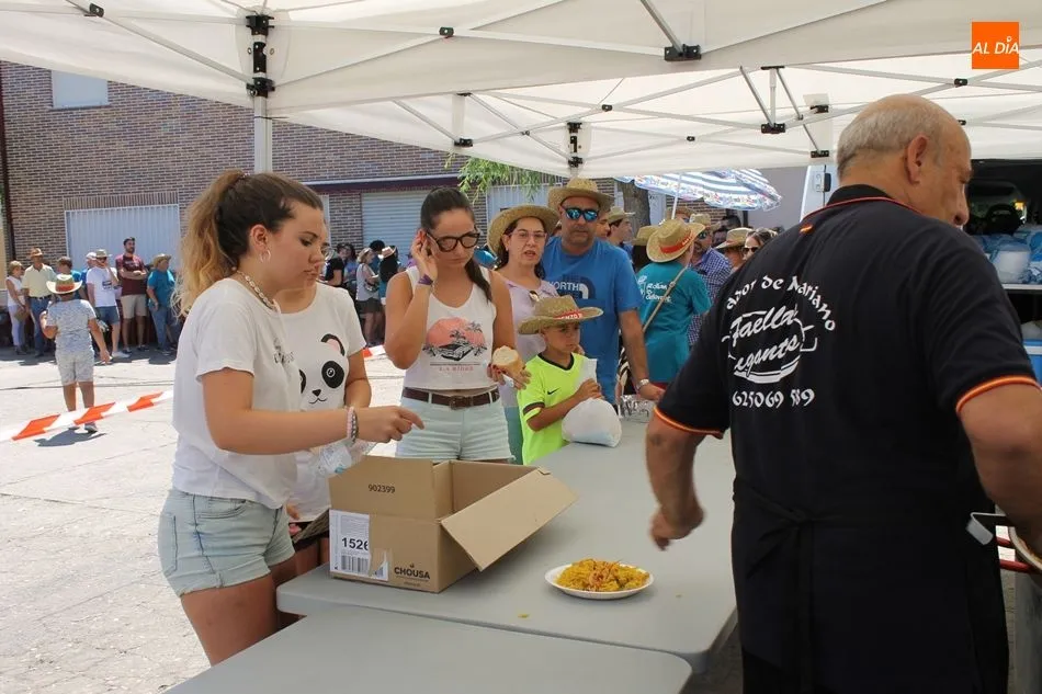Foto 5 - Buen yantar por San Lorenzo con una rica paella de 600 raciones en Roll&aacute;n