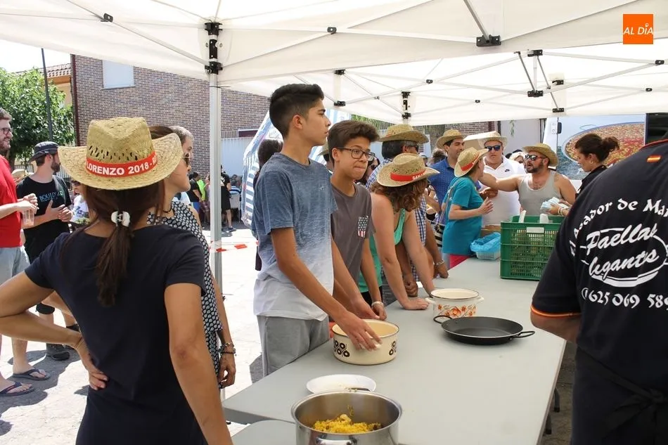 Foto 3 - Buen yantar por San Lorenzo con una rica paella de 600 raciones en Roll&aacute;n