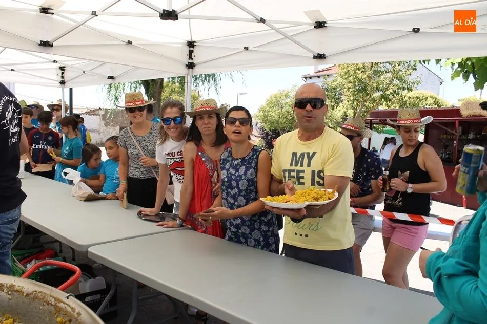 Foto 4 - Buen yantar por San Lorenzo con una rica paella de 600 raciones en Roll&aacute;n