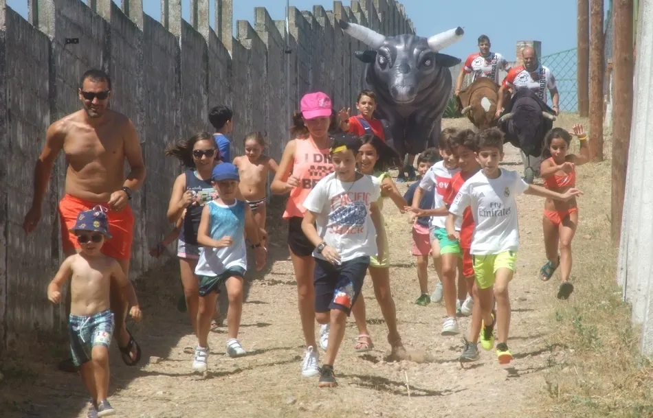 Un centenar de niños toma parte en el Carnaval Infantil de Codemirsa  