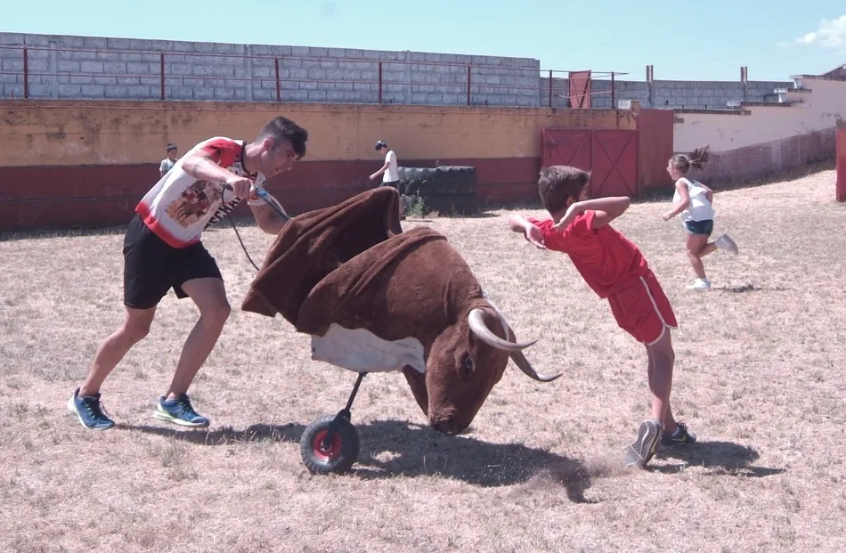 Foto 10 - Un centenar de ni&ntilde;os toma parte en el Carnaval Infantil de Codemirsa  