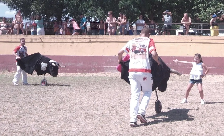 Foto 8 - Un centenar de ni&ntilde;os toma parte en el Carnaval Infantil de Codemirsa  