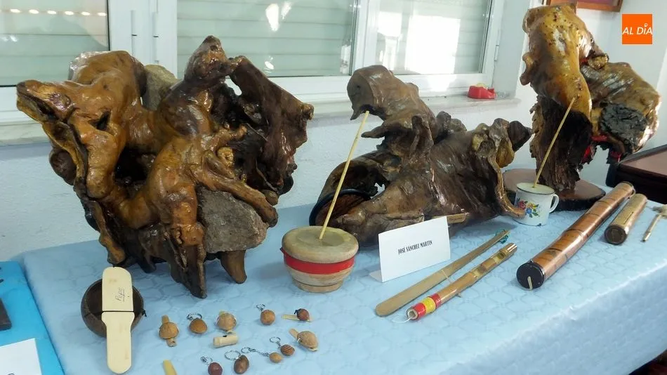 Foto 5 - Los mayores muestran sus obras de artesan&iacute;a en el hogar del jubilado de Lumbrales