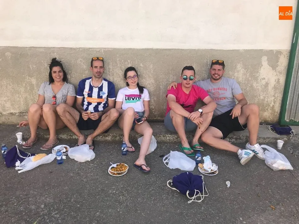 Foto 2 - Los vecinos de Castellanos de Moriscos comparten una sabrosa paella
