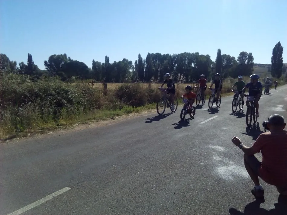 Foto 5 - Nuevo &eacute;xito del D&iacute;a de la Bici de Vega de Tirados con 170 participantes
