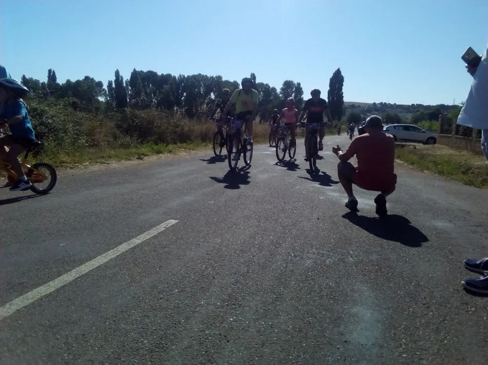 Foto 3 - Nuevo &eacute;xito del D&iacute;a de la Bici de Vega de Tirados con 170 participantes