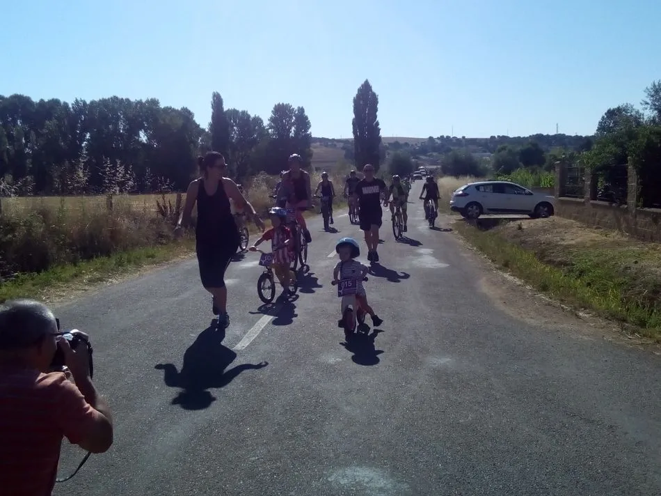Foto 2 - Nuevo &eacute;xito del D&iacute;a de la Bici de Vega de Tirados con 170 participantes