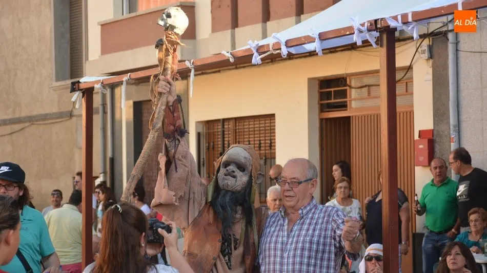 Foto 11 - La representaci&oacute;n del Feudal de Hinojosa traslada la villa al Medievo