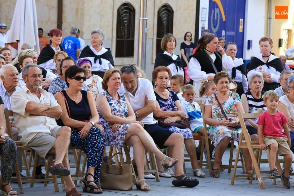 Foto 11 - La m&uacute;sica tradicional ameniza la jornada festiva de Villamayor