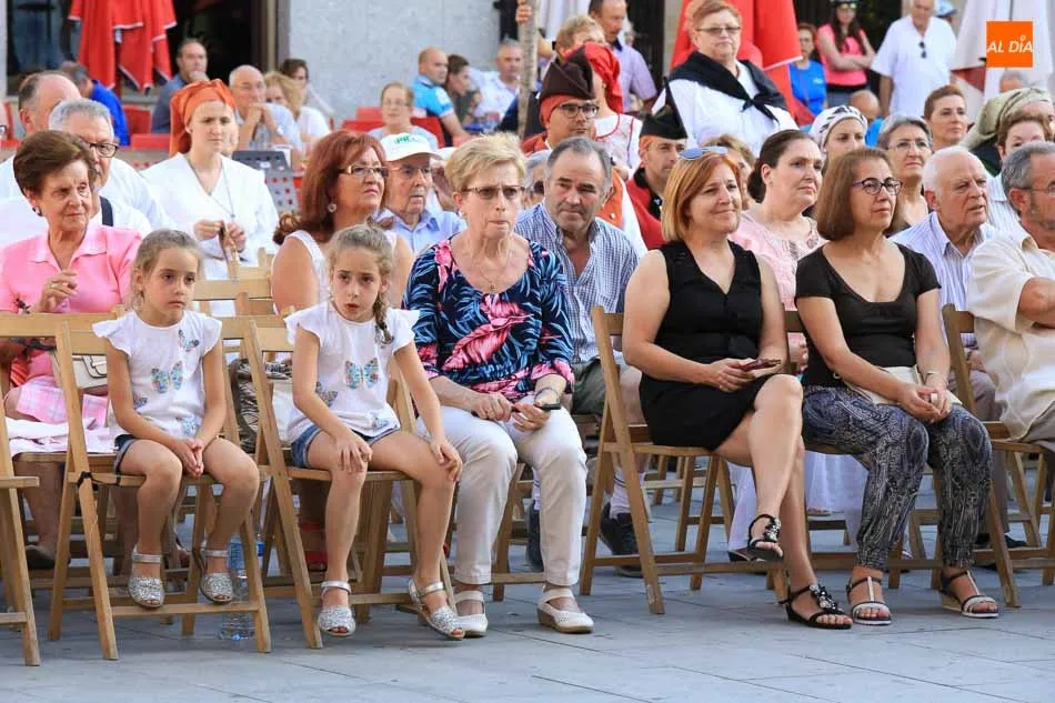 Foto 10 - La m&uacute;sica tradicional ameniza la jornada festiva de Villamayor