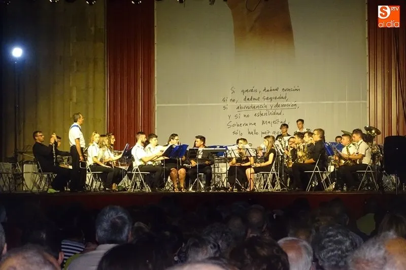 Ambas bandas amenizaron la noche a los asistentes