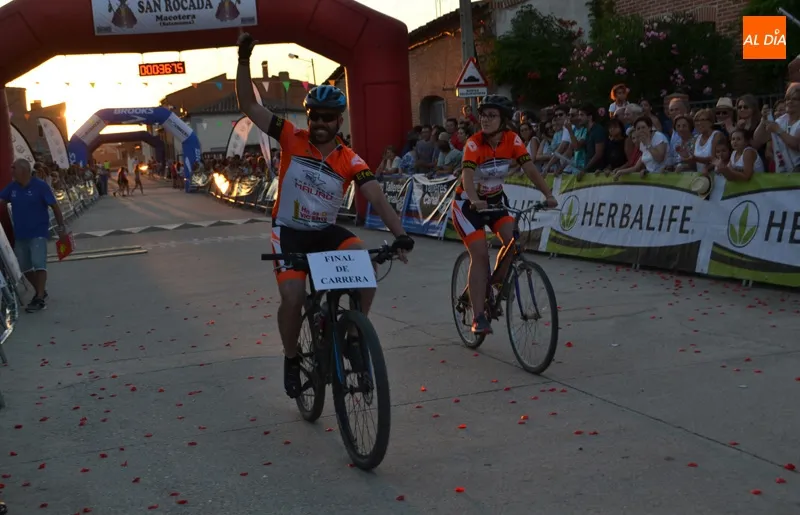 Foto 6 - Daniel Sanz y Pilar Garc&iacute;a se llevan la victoria en la San Rocada de Macotera  