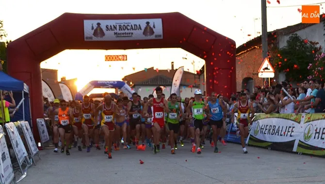 La X San Rocada batía record de participación con 770 inscritos y cientos de personas en el público