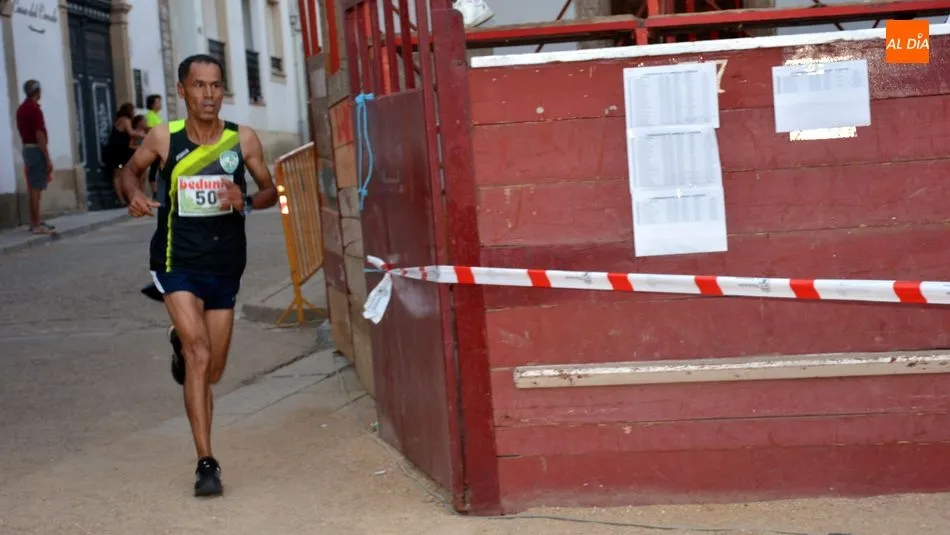 Foto 8 - &Eacute;xito de participantes en la V carrera popular Toromarat&oacute;n de Lumbrales
