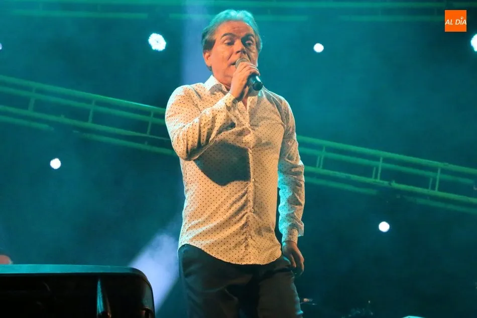 Foto 8 - Memorable concierto de Melody en&nbsp;Vitigudino con varios miles de personas  