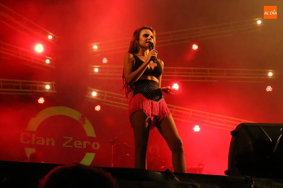 Foto 5 - Memorable concierto de Melody en&nbsp;Vitigudino con varios miles de personas  