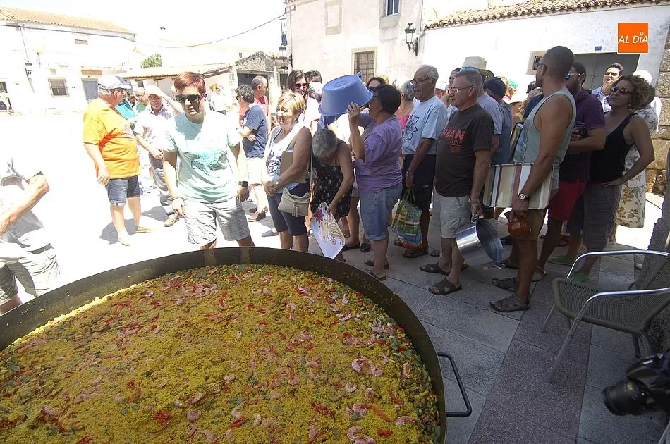 Foto 10 - Aldea del Obispo da buena cuenta de una gran paella sin gluten  