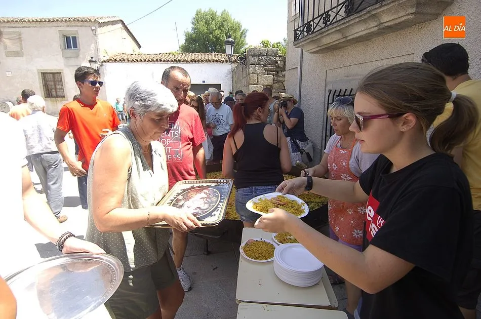 Foto 7 - Aldea del Obispo da buena cuenta de una gran paella sin gluten  