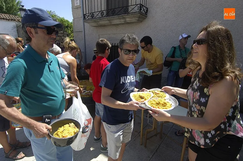 Foto 5 - Aldea del Obispo da buena cuenta de una gran paella sin gluten  