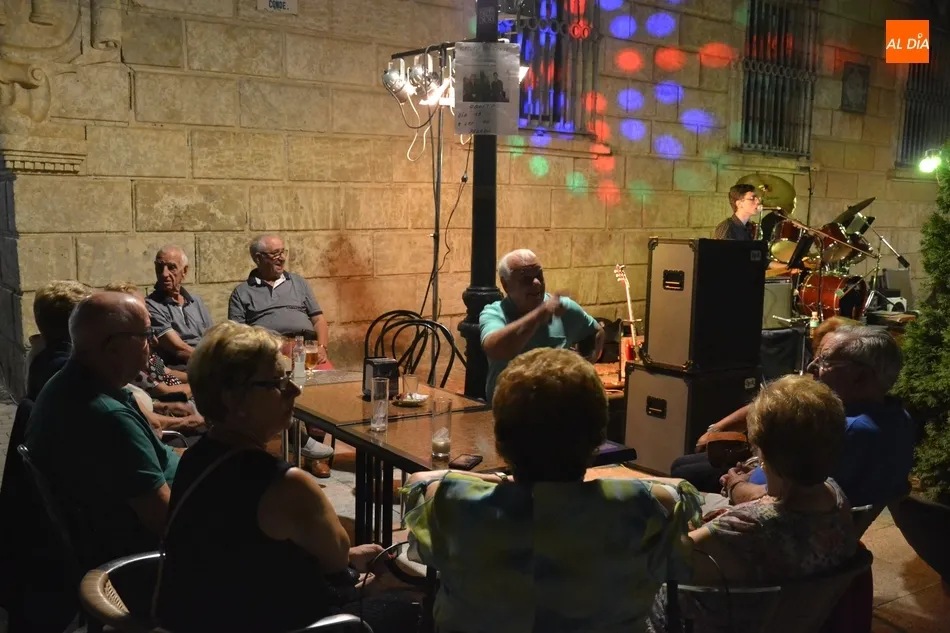 Foto 4 - La Plazuela del Conde no se queda sin m&uacute;sica este verano  