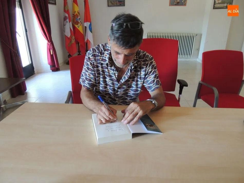 Foto 7 - Gran acogida del libro colectivo &lsquo;La Fregeneda de su pu&ntilde;o y letra&rsquo;