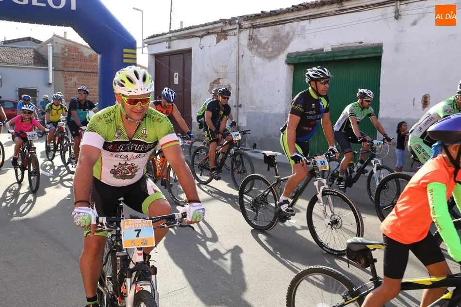 Foto 10 - M&aacute;s de un centenar de participantes en la Kedada Babilafuente Beer Bike
