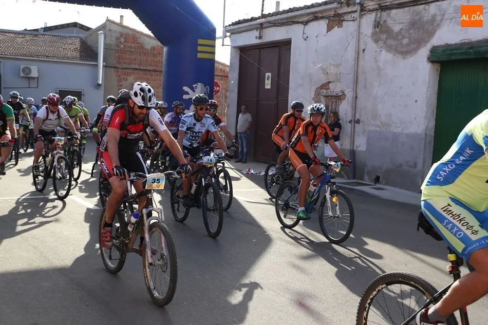 Foto 9 - M&aacute;s de un centenar de participantes en la Kedada Babilafuente Beer Bike