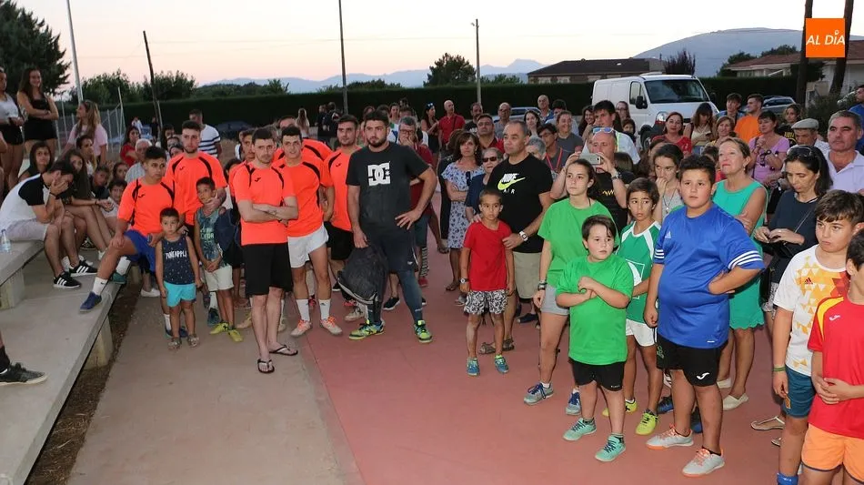 Foto 9 - Fuenterroble gana el torneo de f&uacute;tbol sala de Entresierras