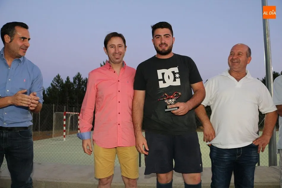 Foto 8 - Fuenterroble gana el torneo de f&uacute;tbol sala de Entresierras
