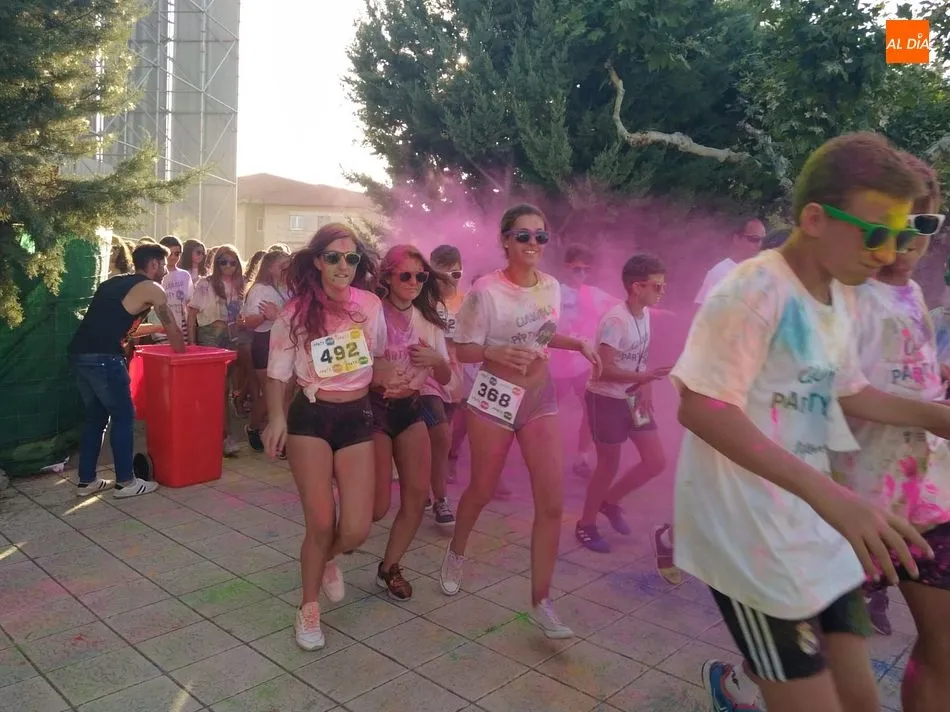Foto 6 - La segunda Party Color anima la previa de los festejos
