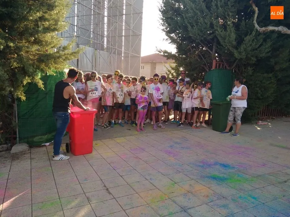 Foto 4 - La segunda Party Color anima la previa de los festejos