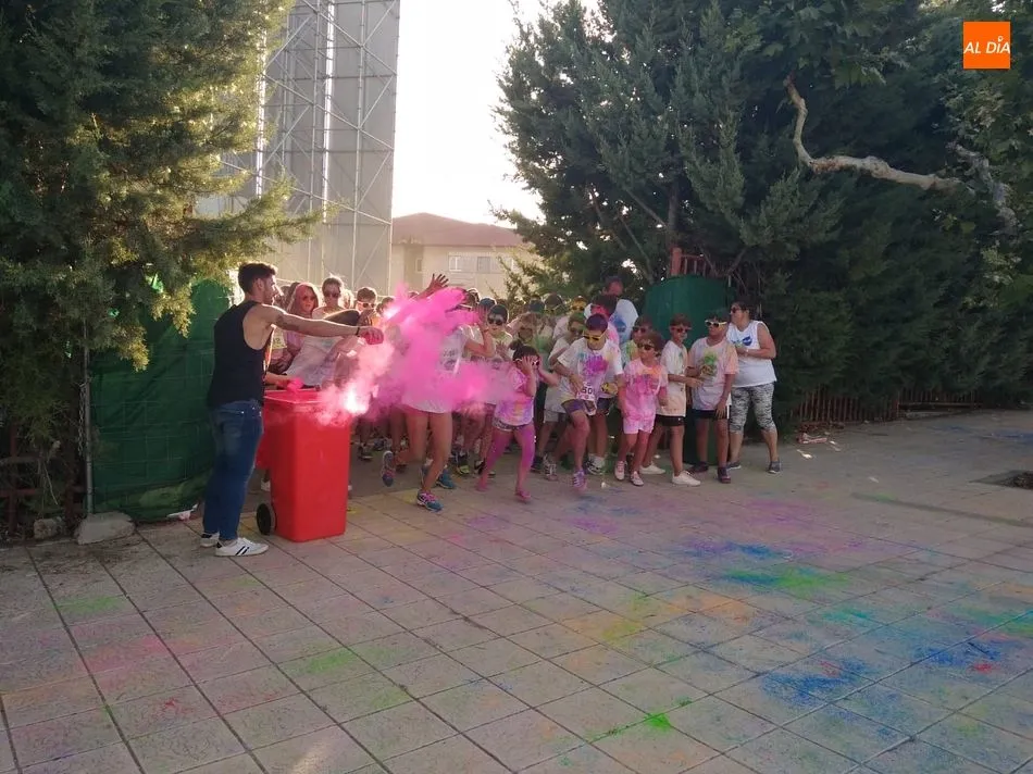 Foto 9 - La segunda Party Color anima la previa de los festejos