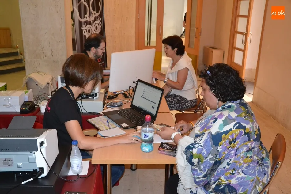 Vendidas casi el 60% de las nuevas entradas de la Feria tras estar algunas personas 5h.30’ en la...