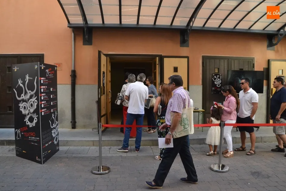 Foto 2 - Vendidas casi el 60% de las nuevas entradas de la Feria tras estar algunas personas 5h.30&rsquo; en la...
