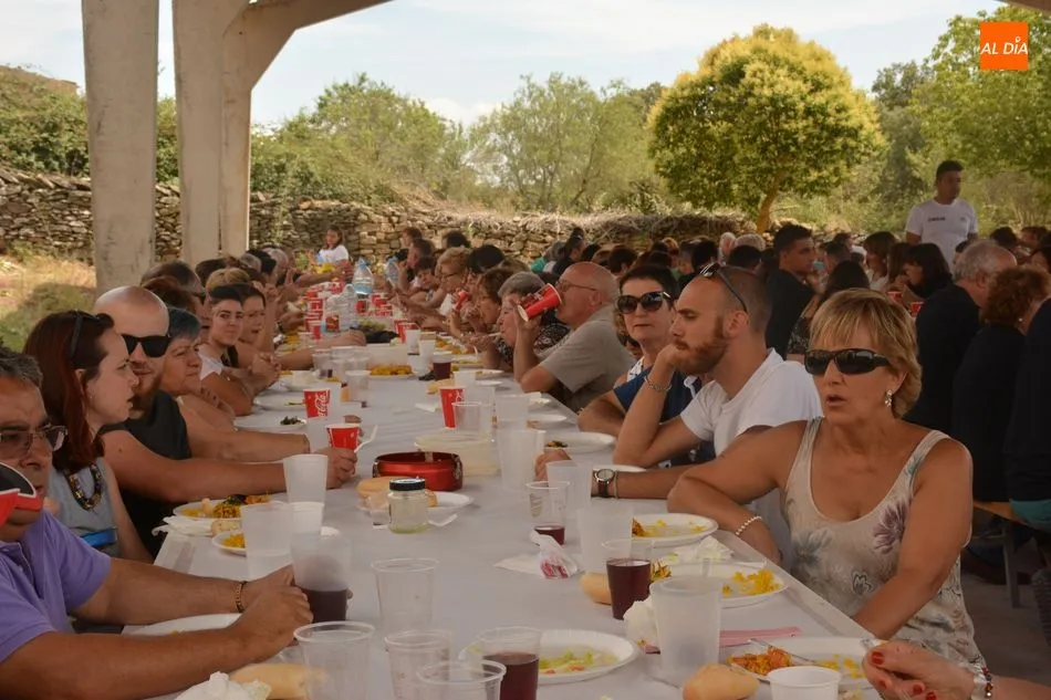 Foto 9 - Paellada multitudinaria en el &uacute;ltimo d&iacute;a de las fiestas de Bermellar