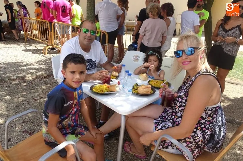 Foto 3 - Terradillos disfruta de una paella popular para celebrar sus fiestas  