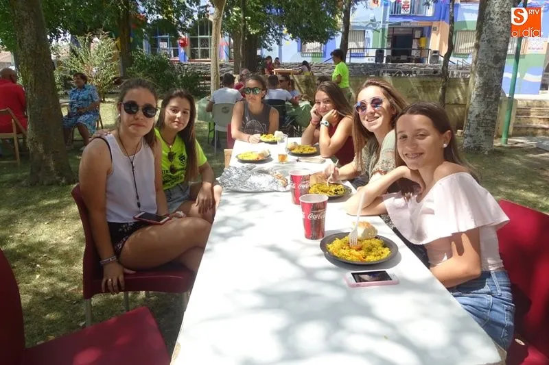 Foto 2 - Terradillos disfruta de una paella popular para celebrar sus fiestas  