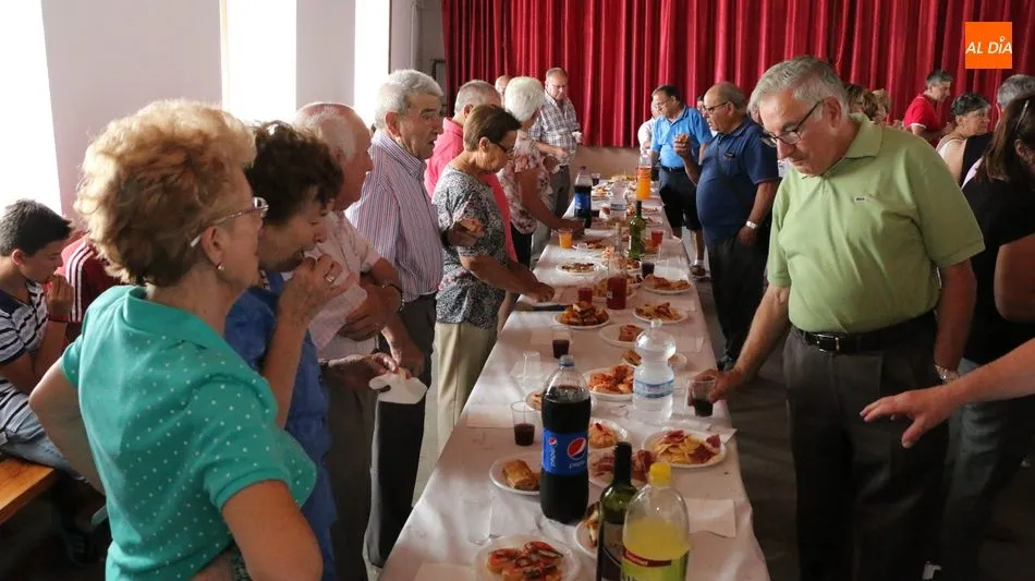 Foto 4 - Peralejos de Abajo despide las fiestas de verano con un homenaje a los mayores  
