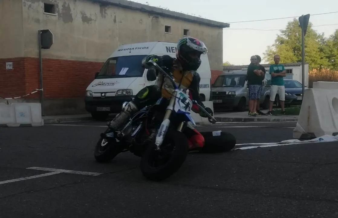 Foto 5 - Las minimotos rugen por segundo a&ntilde;o consecutivo en el barrio de Santa Marina  