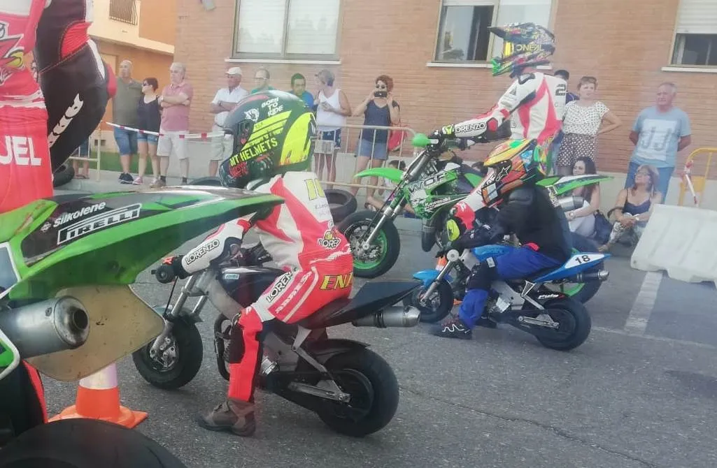 Foto 8 - Las minimotos rugen por segundo a&ntilde;o consecutivo en el barrio de Santa Marina  