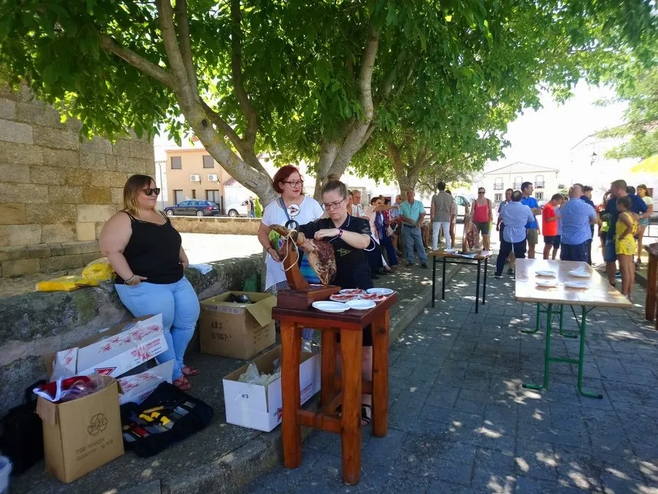 Foto 6 - Un curso intensivo de corte de jam&oacute;n pone la nota especial a la Semana Cultural de&nbsp;Ba&ntilde;ob&aacute;rez  