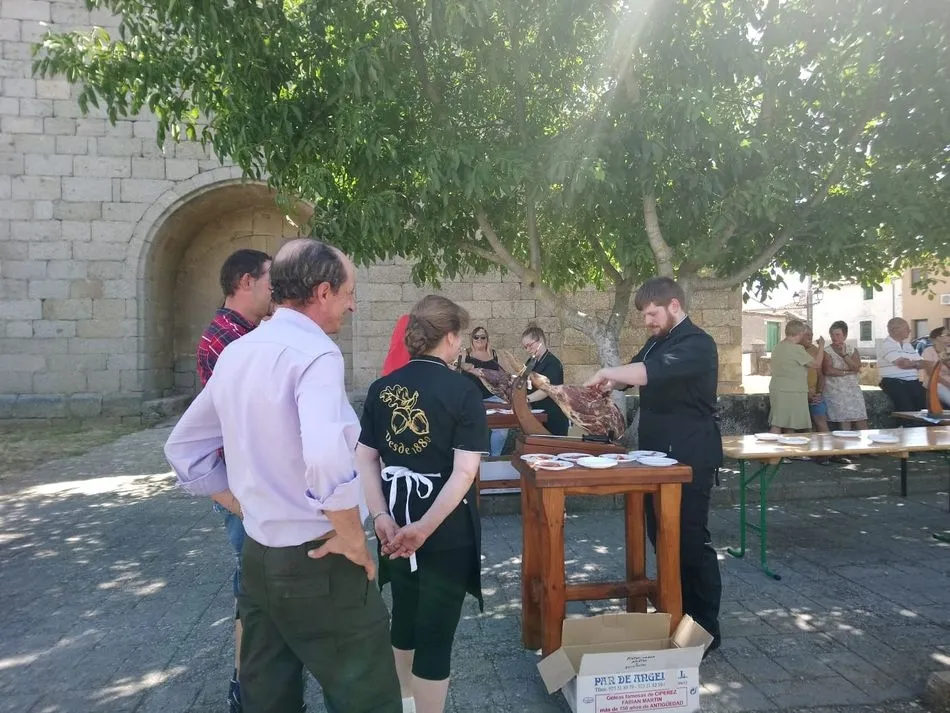 Foto 9 - Un curso intensivo de corte de jam&oacute;n pone la nota especial a la Semana Cultural de&nbsp;Ba&ntilde;ob&aacute;rez  