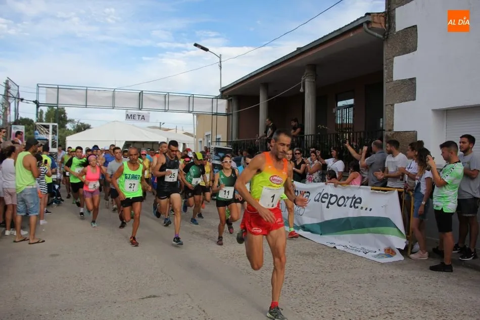 Foto 8 - Pablo Rodr&iacute;guez y Ver&oacute;nica S&aacute;nchez vencen en la carrera popular de La Zarza de Pumareda