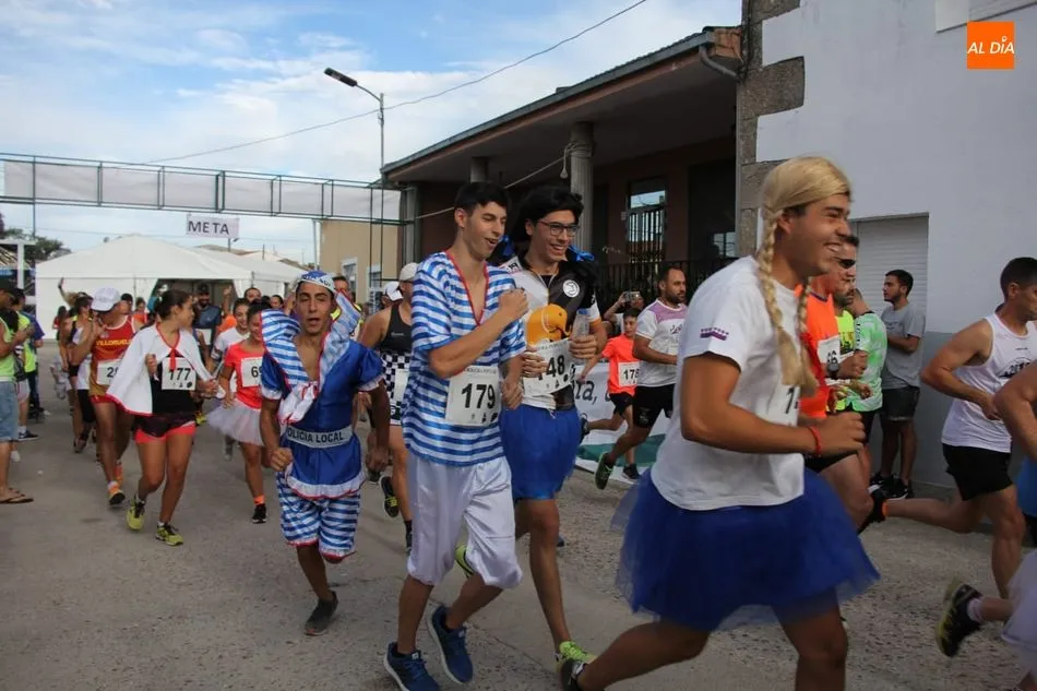Foto 10 - Pablo Rodr&iacute;guez y Ver&oacute;nica S&aacute;nchez vencen en la carrera popular de La Zarza de Pumareda