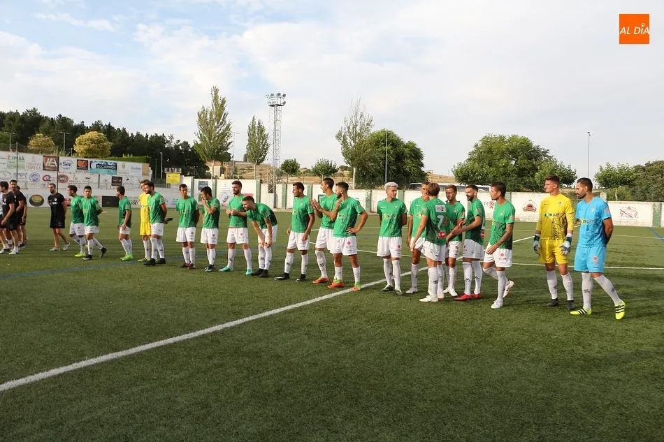 Foto 6 - El CD Guijuelo golea al Unionistas en su presentaci&oacute;n oficial (4-1)